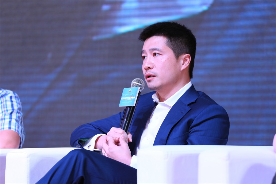 三一集团有限公司董事、高级副总裁、团委书记，北京三一公益基金会理事长梁在中(圆桌对话环节）