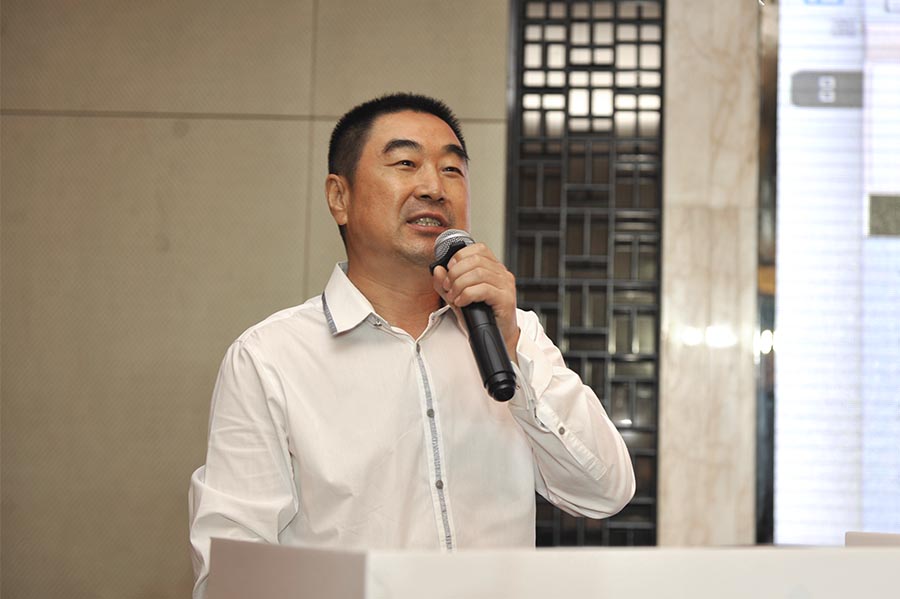 老牛基金会理事长雷永胜会上讲话。